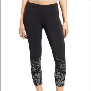 Athleta Sonar graphic floral Capri leggings